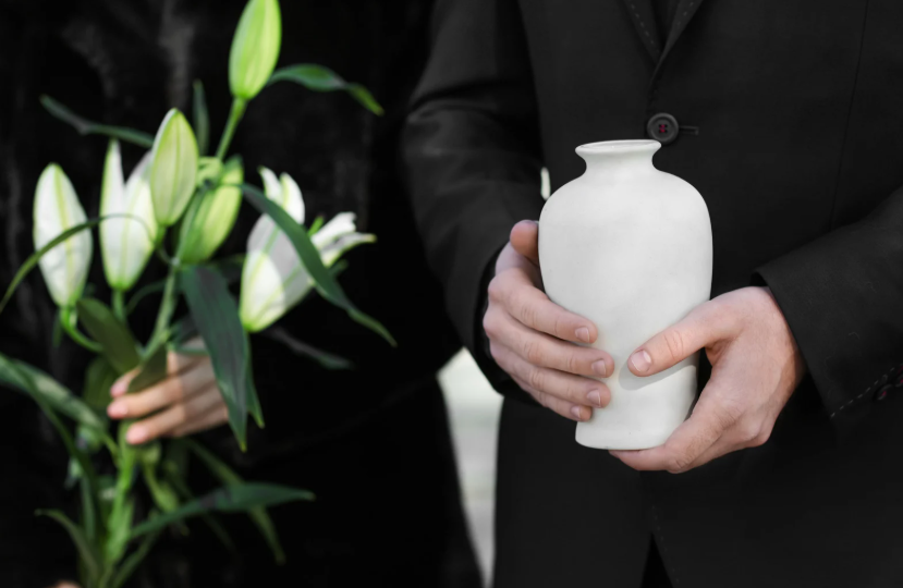 Diferencia entre entierro e incineración: ¿qué opción elegir y por qué?
