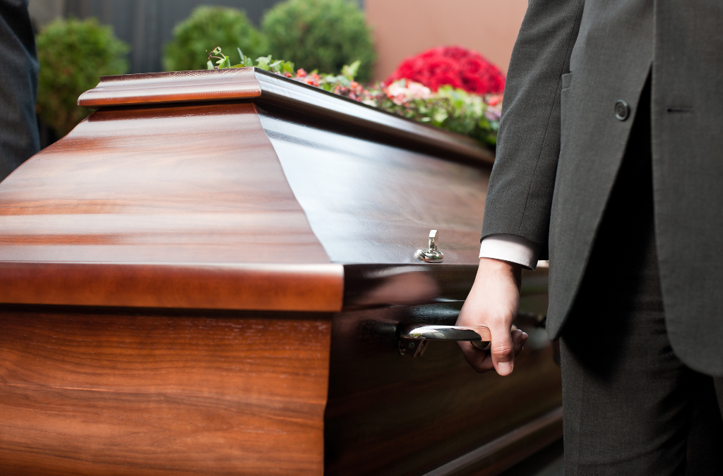 Qué documentos se necesitan para gestionar un traslado funerario nacional o internacional